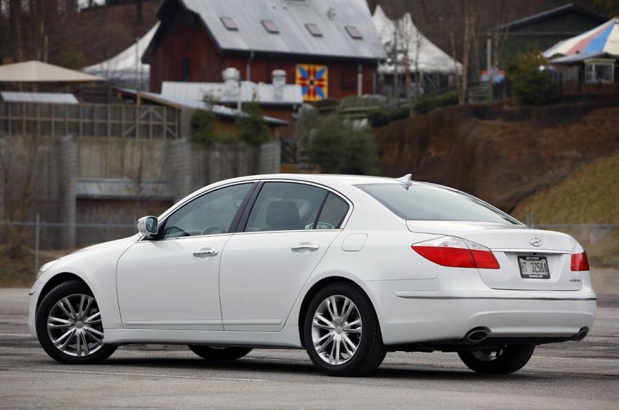  Hyundai Genesis Sedan 2011 года  (фото 38 из 39)